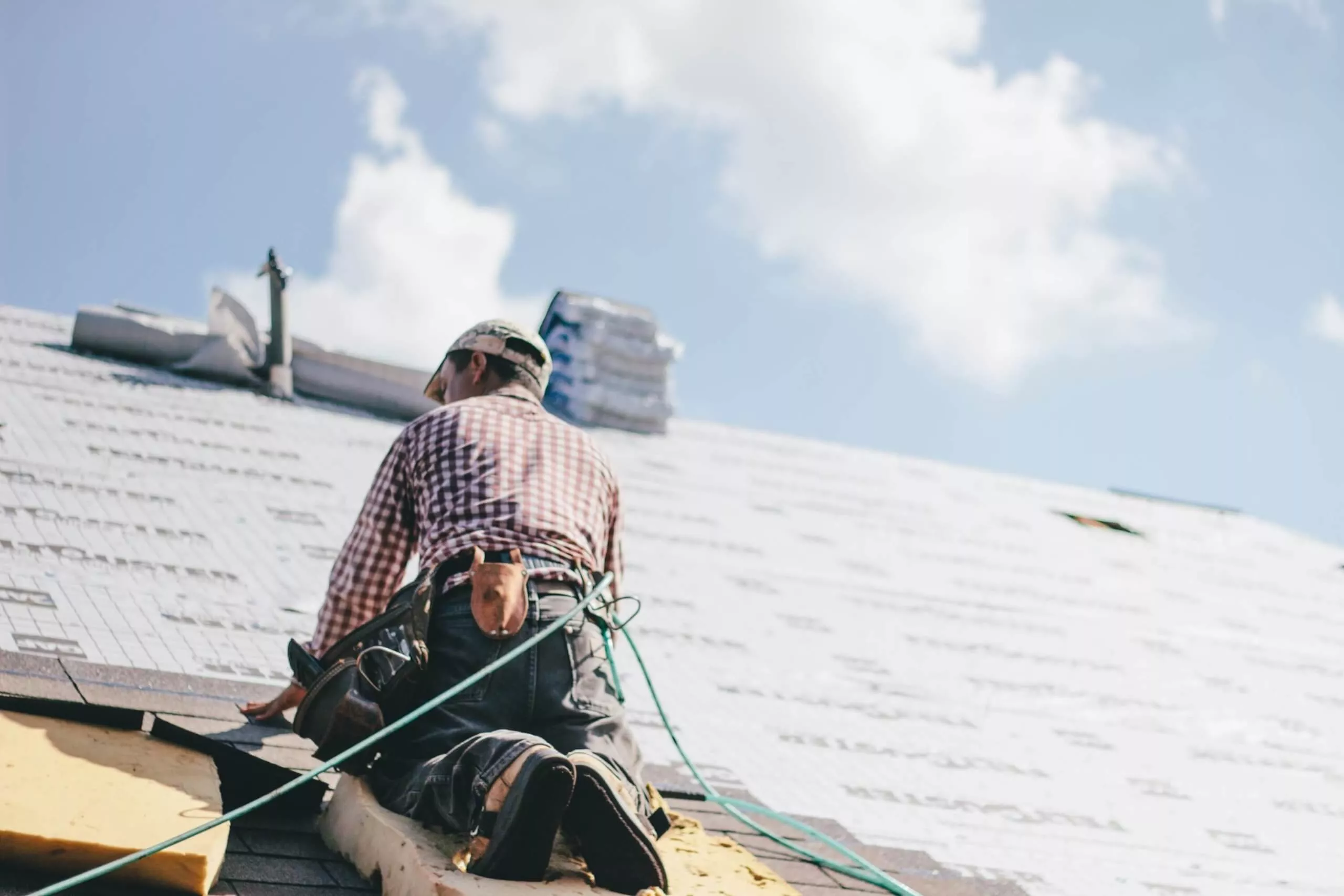 roofer-adding-shingles-to-the-roof-of-a-house-2022-11-16-18-35-52-utc-1-scaled (1)